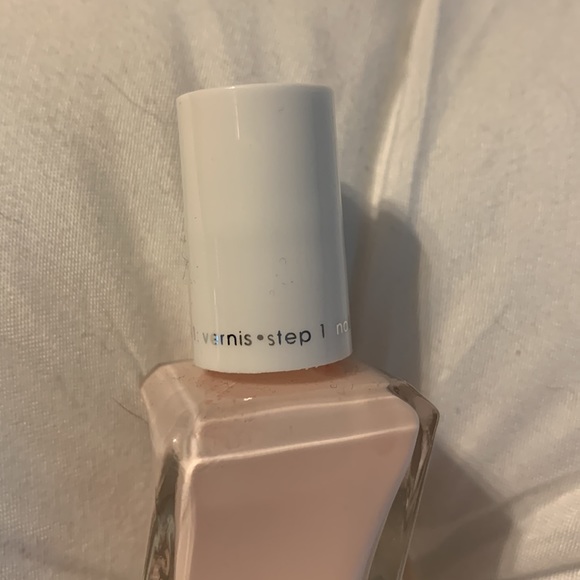 Essie Gel Couture - Matter of Fiction - Picture 3 of 3